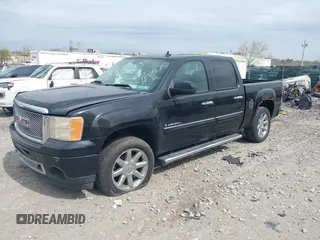2008 GMC Sierra Denali z VIN 2GTEK638681161702, wystawiony jako IAAI lot #42078538 z przebiegiem Nie podano mil oraz . Historia ofert i sprzedaży dostępna na DreamBid. Obrazek 2.