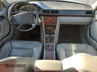 1995 Mercedes-Benz E Class with VIN WDBEA32EXSC263979, listed as a Copart auction lot 74835024 with 201,088 mi miles and Clean Title. Bid and sale history available at carsss.com. Image 8.