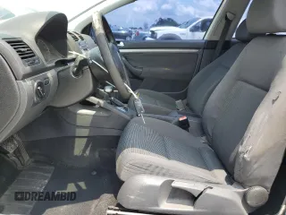 2009 Volkswagen Rabbit S с VIN WVWBA71KX9W048212, выставлен на аукционе Copart как лот 60592825 с пробегом 141 893 миль миль и Списание • Salvage title. История ставок и продаж доступна на DreamBid. Изображение 7.