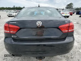 2014 Volkswagen Passat S z VIN 1VWAT7A30EC102382, wystawiony jako Copart lot #58178845 z przebiegiem 158 498 mil mil oraz Tytuł czysty. Historia ofert i sprzedaży dostępna na DreamBid. Obrazek 6.