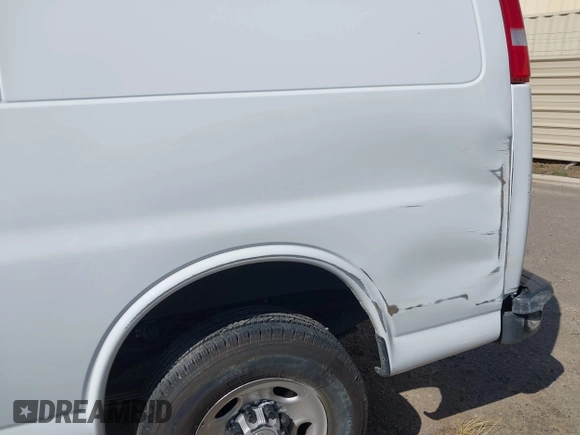 2023 Chevrolet Express Cargo с VIN 1GCWGAFP2P1109998, выставлен на аукционе IAAI как лот 42328435 с пробегом 5 258 миль миль и . История ставок и продаж доступна на DreamBid. Изображение 18.