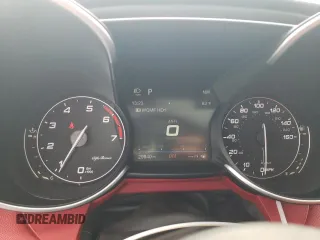 2017 Alfa Romeo Giulia Ti z VIN ZARFAECN1H7549601, wystawiony jako Copart lot #50338745 z przebiegiem 29 940 mil mil oraz Szkody całkowita. Historia ofert i sprzedaży dostępna na DreamBid. Obrazek 9.