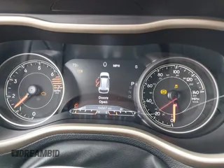 2018 Jeep Cherokee Limited z VIN 1C4PJMDB4JD602540, wystawiony jako IAAI lot #42100732 z przebiegiem 84 567 mil mil oraz . Historia ofert i sprzedaży dostępna na DreamBid. Obrazek 7.