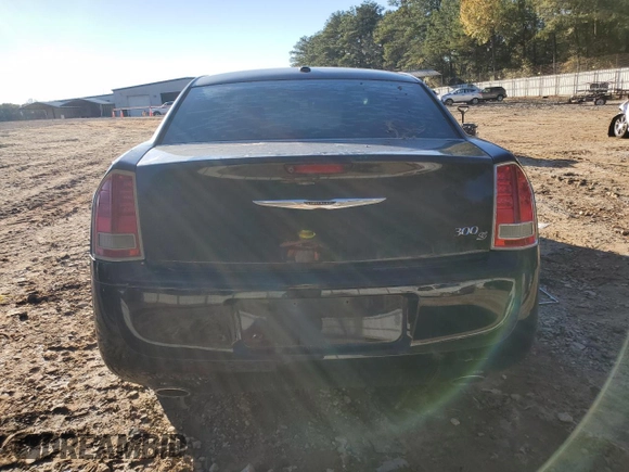 2013 Chrysler 300 S z VIN 2C3CCABG2DH527578, wystawiony jako Copart lot #81095624 z przebiegiem 217 456 mil mil oraz Szkoda całkowita • Salvage title. Historia ofert i sprzedaży dostępna na DreamBid. Obrazek 6.