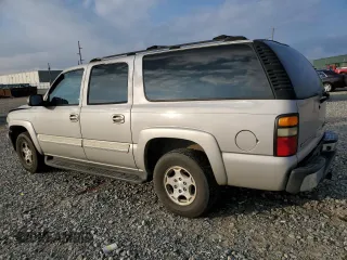 2004 Chevrolet Suburban LT with VIN 1GNEC16Z04J254873, listed as a Copart auction lot 82315924 with 385,089 mi miles and Salvage Title. Bid and sale history available at carsss.com. Image 2.