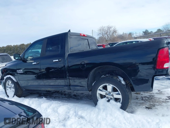 2015 Ram 1500 Outdoorsman z VIN 1C6RR7GGXFS606208, wystawiony jako IAAI lot #41660434 z przebiegiem 135 087 mil mil oraz . Historia ofert i sprzedaży dostępna na DreamBid. Obrazek 14.