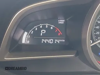2014 Mazda 3 i Touring z VIN JM1BM1L71E1193465, wystawiony jako IAAI lot #42078287 z przebiegiem 144 014 mil mil oraz . Historia ofert i sprzedaży dostępna na DreamBid. Obrazek 16.