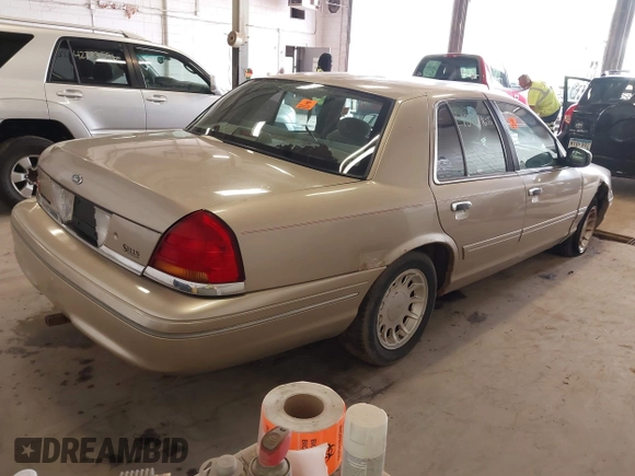 2000 Ford Crown Victoria LX z VIN 2FAFP74W2YX110824, wystawiony jako IAAI lot #42274655 z przebiegiem 93 653 mil mil oraz . Historia ofert i sprzedaży dostępna na DreamBid. Obrazek 4.