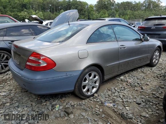 2004 Mercedes-Benz CLK 320 z VIN WDBTJ65J74F111113, wystawiony jako Copart lot #67283254 z przebiegiem 107 274 mil mil oraz Szkoda całkowita • Salvage title. Historia ofert i sprzedaży dostępna na DreamBid. Obrazek 3.