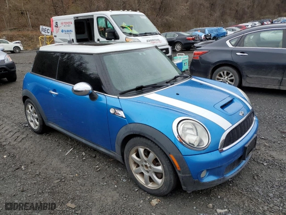 2010 MINI Cooper Hardtop S with VIN WMWMF7C52ATX41568, listed as a Copart auction lot 52250215 with 112,039 mi miles and Clean Title. Bid and sale history available at carsss.com. Image 4.
