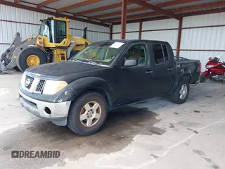 2007 Nissan Frontier SE z VIN 1N6AD07U77C441003, wystawiony jako IAAI lot #42264523 z przebiegiem 423 457 mil mil oraz . Historia ofert i sprzedaży dostępna na DreamBid. Obrazek 2.
