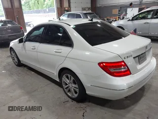 2013 Mercedes-Benz C 300 Sport с VIN WDDGF8AB3DA859410, выставлен на аукционе IAAI как лот 42522407 с пробегом 110 502 миль миль и . История ставок и продаж доступна на DreamBid. Изображение 3.