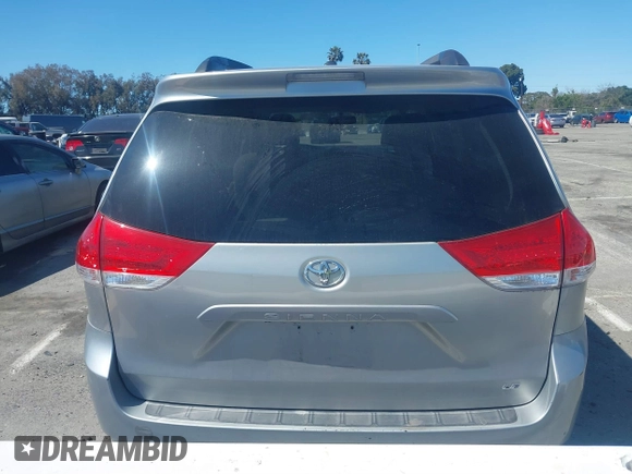 2014 Toyota Sienna LE AAS z VIN 5TDKK3DC9ES453868, wystawiony jako IAAI lot #41816259 z przebiegiem 169 468 mil mil oraz . Historia ofert i sprzedaży dostępna na DreamBid. Obrazek 16.