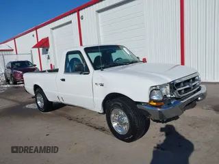 2000 Ford Ranger XL with VIN 1FTYR10V7YTA35140, listed as a IAAI auction lot 41269630 with 127,886 mi miles. Bid and sale history available at carsss.com. Image 1.