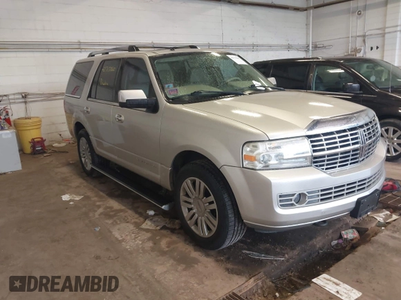 2007 Lincoln Navigator z VIN 5LMFU28547LJ18998, wystawiony jako IAAI lot #42515060 z przebiegiem 209 814 mil mil oraz . Historia ofert i sprzedaży dostępna na DreamBid. Obrazek 1.