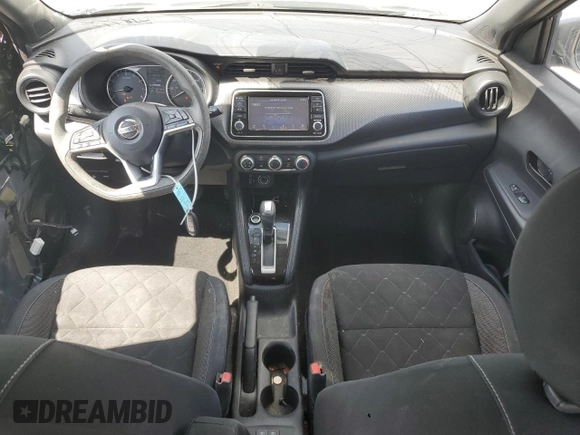 2019 Nissan Kicks SV z VIN 3N1CP5CU6KL530017, wystawiony jako Copart lot #55989235 z przebiegiem 112 342 mil mil oraz Szkoda całkowita • Salvage title. Historia ofert i sprzedaży dostępna na DreamBid. Obrazek 8.