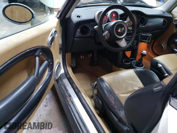 2005 MINI Hardtop S with VIN WMWRE33485TD93762, listed as a Copart auction lot 52388305 with 94,715 mi miles and Clean Title. Bid and sale history available at DreamBid. Image 8.