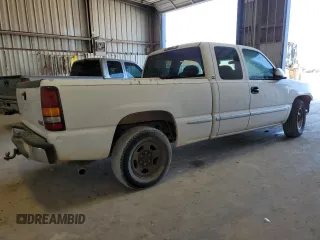 2000 GMC New Sierra 1500 SL with VIN 2GTEC19V1Y1331705, listed as a Copart auction lot 43594875 with 318,533 mi miles and Clean Title. Bid and sale history available at carsss.com. Image 3.