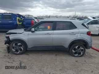 2024 Hyundai Venue SEL z VIN KMHRC8A36RU333987, wystawiony jako IAAI lot #41710436 z przebiegiem 7 701 mil mil oraz . Historia ofert i sprzedaży dostępna na DreamBid. Obrazek 15.