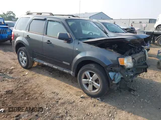 2008 Ford Escape XLT с VIN 1FMCU03128KE12342, выставлен на аукционе IAAI как лот 42411428 с пробегом 183 008 миль миль и . История ставок и продаж доступна на DreamBid. Изображение 1.