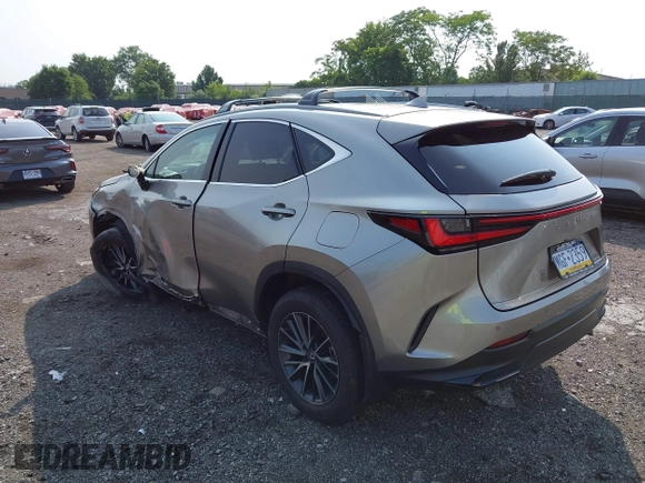 2024 Lexus NX 350h Premium z VIN 2T2GKCEZ6RC019104, wystawiony jako IAAI lot #42475819 z przebiegiem 15 870 mil mil oraz . Historia ofert i sprzedaży dostępna na DreamBid. Obrazek 3.