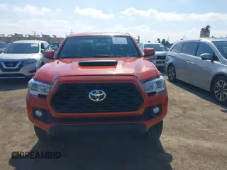 2017 Toyota Tacoma SR with VIN 5TFAX5GN1HX103476, listed as a IAAI auction lot 41555651 with 71,076 mi miles. Bid and sale history available at carsss.com. Image 12.