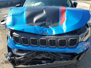 2025 Jeep Compass Trailhawk with VIN 3C4NJDDNXST556886, listed as a Copart auction lot 63569125 with 1,528 mi miles and Clean title. Bid and sale history available at DreamBid. Image 12.
