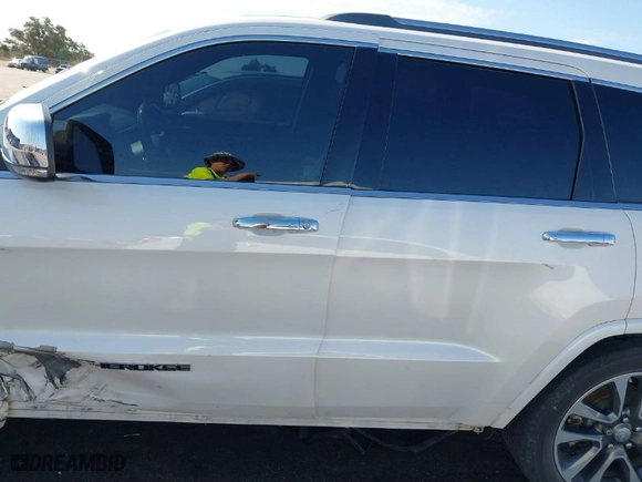 2017 Jeep Grand Cherokee Overland with VIN 1C4RJECGXHC636297, listed as a IAAI auction lot 41661922 with 111,477 mi miles. Bid and sale history available at carsss.com. Image 14.