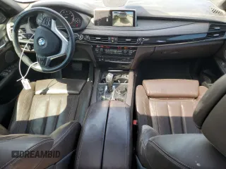 2017 BMW X5 xDrive50i z VIN 5UXKR6C39H0U13732, wystawiony jako Copart lot #49181165 z przebiegiem 129 644 mil mil oraz Szkoda całkowita • Salvage title. Historia ofert i sprzedaży dostępna na DreamBid. Obrazek 8.