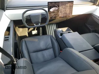 2024 Tesla Cybertruck z VIN 7G2CEHED2RA020834, wystawiony jako Copart lot #73682154 z przebiegiem 9221 mil mil oraz Szkody całkowita. Historia ofert i sprzedaży dostępna na DreamBid. Obrazek 8.