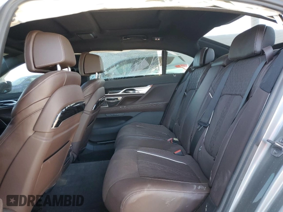 2022 BMW 7 Series 750i xDrive z VIN WBA7U2C01NCK62283, wystawiony jako Copart lot #83007534 z przebiegiem Nie podano mil oraz Szkoda całkowita • Salvage title. Historia ofert i sprzedaży dostępna na DreamBid. Obrazek 10.