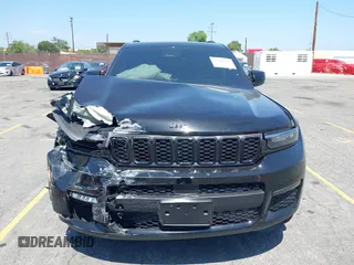 2025 Jeep Grand Cherokee Limited с VIN 1C4RJKBG1S8646906, выставлен на аукционе IAAI как лот 42466166 с пробегом 2 151 миль миль и . История ставок и продаж доступна на DreamBid. Изображение 12.