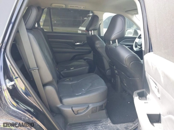 2024 Toyota Grand Highlander XLE with VIN 5TDAAAB59RS059896, listed as a IAAI auction lot 41691709 with 7,294 mi miles. Bid and sale history available at carsss.com. Image 8.