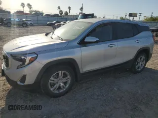 2020 GMC Terrain SLE z VIN 3GKALMEV4LL299687, wystawiony jako Copart lot #52225985 z przebiegiem Nie podano mil oraz Szkoda całkowita • Salvage title. Historia ofert i sprzedaży dostępna na DreamBid. Obrazek 1.