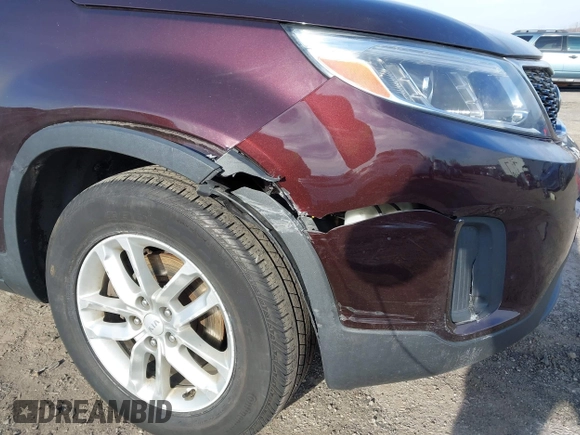2015 Kia Sorento LX with VIN 5XYKTDA70FG580629, listed as a IAAI auction lot 41623587 with 105,266 mi miles. Bid and sale history available at carsss.com. Image 6.