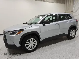 2022 Toyota Corolla Cross L with VIN 7MUAAAAGXNV016574, listed as a Copart auction lot 56227195 with 5,676 mi miles and Clean title. Bid and sale history available at DreamBid. Image 1.