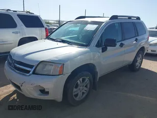 2008 Mitsubishi Endeavor LS with VIN 4A4MN21S28E043499, listed as a IAAI auction lot 41671486 with 194,885 mi miles. Bid and sale history available at carsss.com. Image 2.