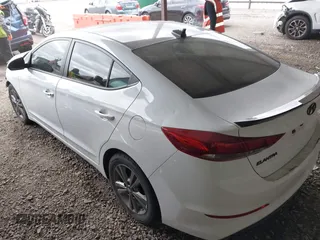 2017 Hyundai Elantra SE z VIN 5NPD84LF7HH181890, wystawiony jako IAAI lot #41823659 z przebiegiem 64 787 mil mil oraz . Historia ofert i sprzedaży dostępna na DreamBid. Obrazek 3.
