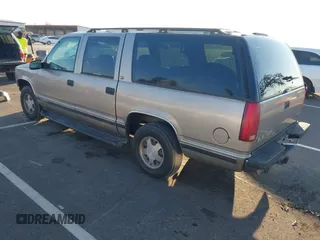 1999 GMC Suburban with VIN 1GKEC16R8XJ737397, listed as a IAAI auction lot 41301399 with 115,481 mi miles. Bid and sale history available at carsss.com. Image 3.