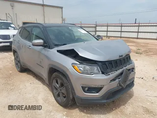 2018 Jeep Compass Latitude z VIN 3C4NJCBBXJT494116, wystawiony jako IAAI lot #42150992 z przebiegiem 96 125 mil mil oraz . Historia ofert i sprzedaży dostępna na DreamBid. Obrazek 1.