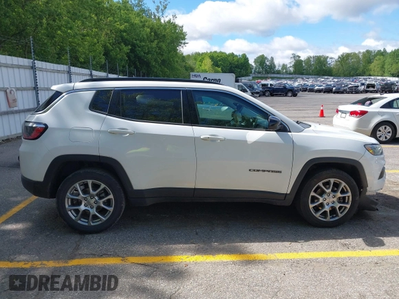 2022 Jeep Compass Latitude Lux with VIN 3C4NJDFB7NT112307, listed as a IAAI auction lot 42330292 with 77,240 mi miles and . Bid and sale history available at DreamBid. Image 14.
