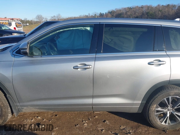 2017 Toyota Highlander LE with VIN 5TDBZRFH5HS482117, listed as a IAAI auction lot 41274836 with 83,903 mi miles and . Bid and sale history available at DreamBid. Image 14.