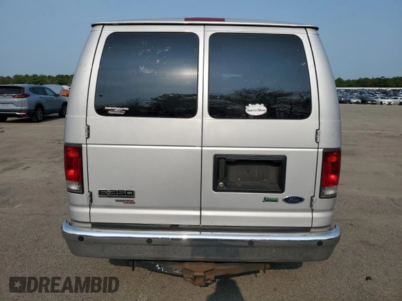 2013 Ford Econoline Passenger XL z VIN 1FBSS3BL5DDB07737, wystawiony jako Copart lot #58958495 z przebiegiem 159 345 mil mil oraz Szkoda całkowita • Salvage title. Historia ofert i sprzedaży dostępna na DreamBid. Obrazek 6.