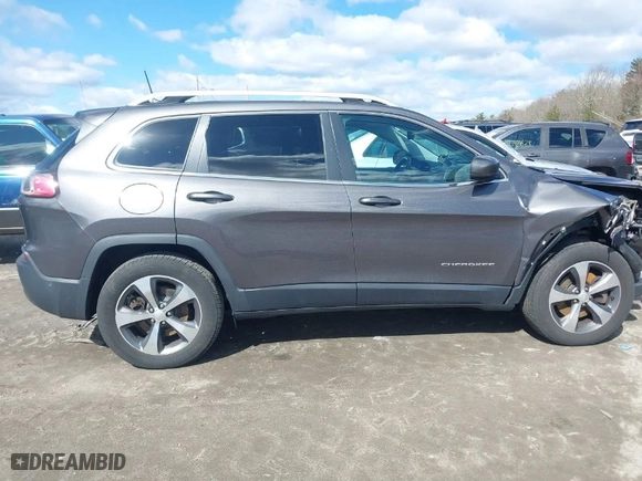 2019 Jeep Cherokee Limited with VIN 1C4PJMDX4KD102214, listed as a IAAI auction lot 41737056 with 58,627 mi miles. Bid and sale history available at carsss.com. Image 13.