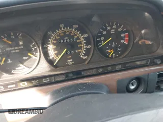 1988 Mercedes-Benz 420 Series 420SEL with VIN WDBCA35DXJA382796, listed as a IAAI auction lot 41658189 with 93,652 mi miles. Bid and sale history available at carsss.com. Image 7.