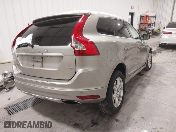 2015 Volvo XC60 T5 Drive-E Premier Plus with VIN YV440MDC6F2616258, listed as a IAAI auction lot 41530303 with 129,950 mi miles. Bid and sale history available at carsss.com. Image 4.