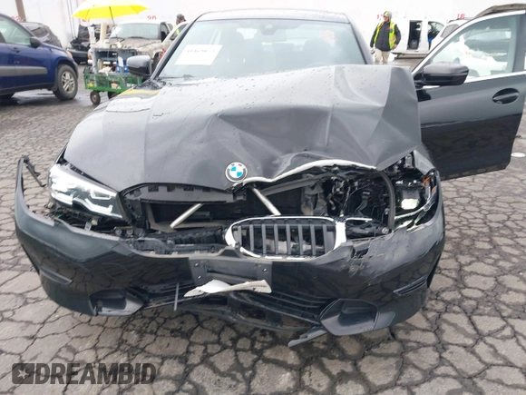 2021 BMW 3 Series 330i xDrive with VIN 3MW5R7J08M8C16500, listed as a IAAI auction lot 41469052 with 21,660 mi miles. Bid and sale history available at carsss.com. Image 6.