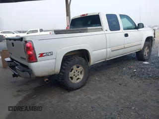 2003 Chevrolet Silverado 1500 with VIN 2GCEK19T231411251, listed as a IAAI auction lot 41513943 with 232,469 mi miles. Bid and sale history available at carsss.com. Image 4.