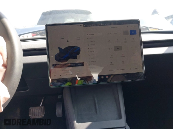 2025 Tesla Model 3 Long Range z VIN 5YJ3E1EB3SF907019, wystawiony jako IAAI lot #42117014 z przebiegiem 3 323 mil mil oraz . Historia ofert i sprzedaży dostępna na DreamBid. Obrazek 19.