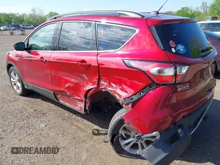 2018 Ford Escape SE z VIN 1FMCU9GD8JUB33366, wystawiony jako IAAI lot #42264706 z przebiegiem 48 478 mil mil oraz . Historia ofert i sprzedaży dostępna na DreamBid. Obrazek 6.